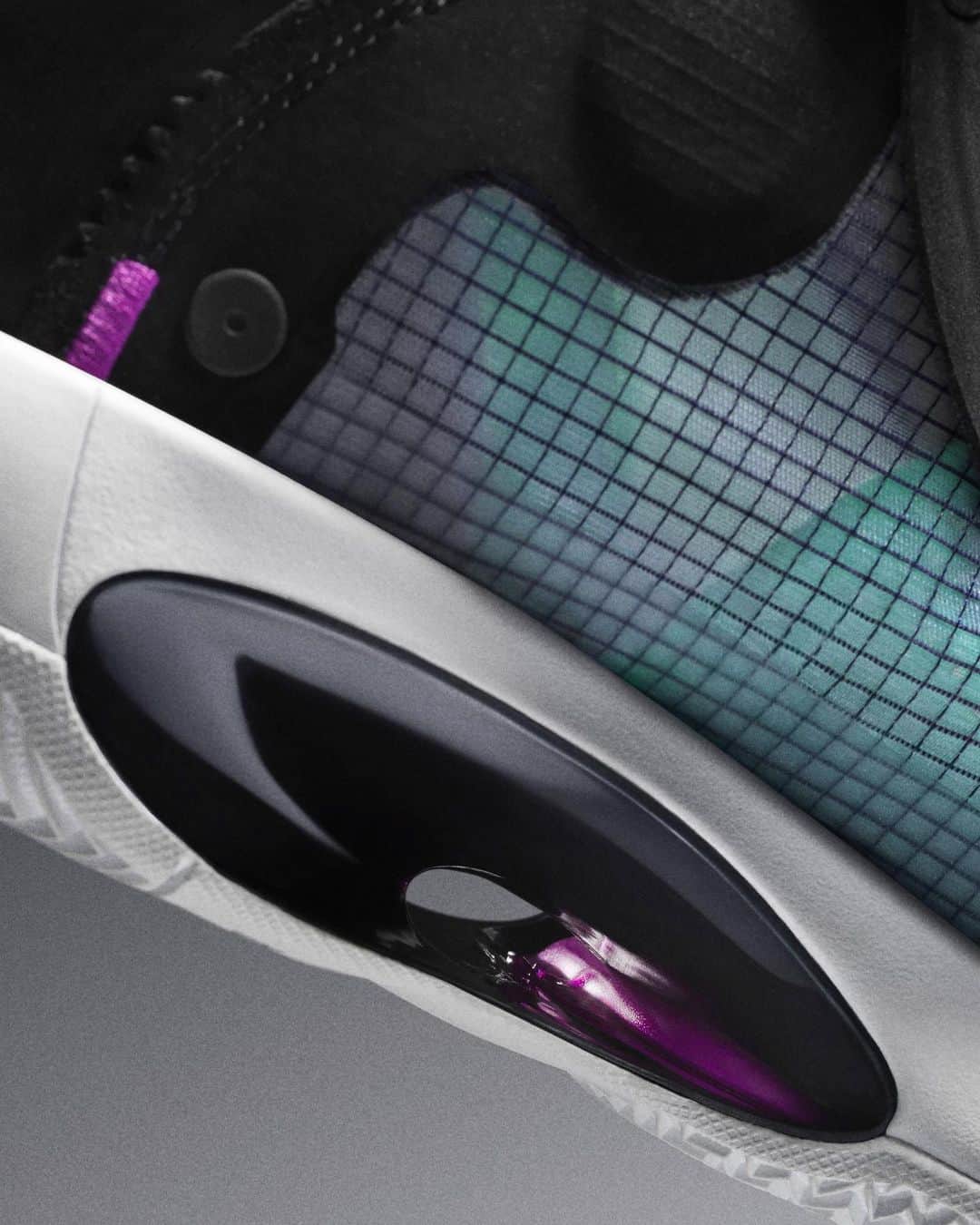 Jordanさんのインスタグラム写真 - (JordanInstagram)「Less distraction. More elevation. @ZionWilliamson is ready to take flight with the #AirJordan XXXIV ‘Blue Void’. Available 9.25.」9月24日 4時23分 - jumpman23