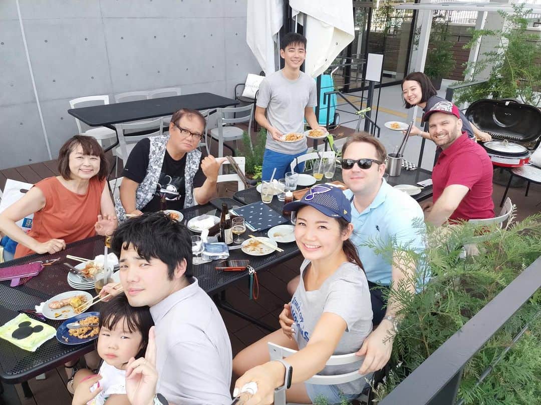 Ayanoさんのインスタグラム写真 - (AyanoInstagram)「最近お気に入りの穴場スポット「HI-NODE」にあるテラス席で盛りだくさんのファミリーデー😆ヘトヘトだけど楽しかった！手ぶらでBBQできるレストラン @beside_seaside オススメなのでフォローしてね👍 Holiday weekend with my family and friend! We had so much fun together😆❤️ @hi_node_day #hi_node #日の出桟橋 #tokyolife」9月24日 2時55分 - ayanotdo