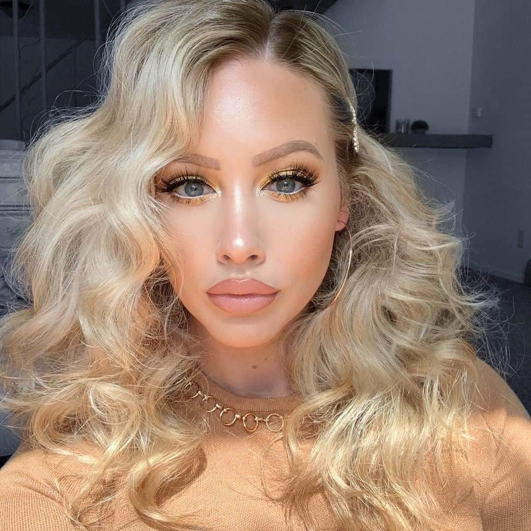 Too Facedさんのインスタグラム写真 - (Too FacedInstagram)「Beauty @jessanista sculpts to perfection with our Milk Chocolate Soleil Bronzer! 🤩 #regram #toofaced」9月24日 3時00分 - toofaced