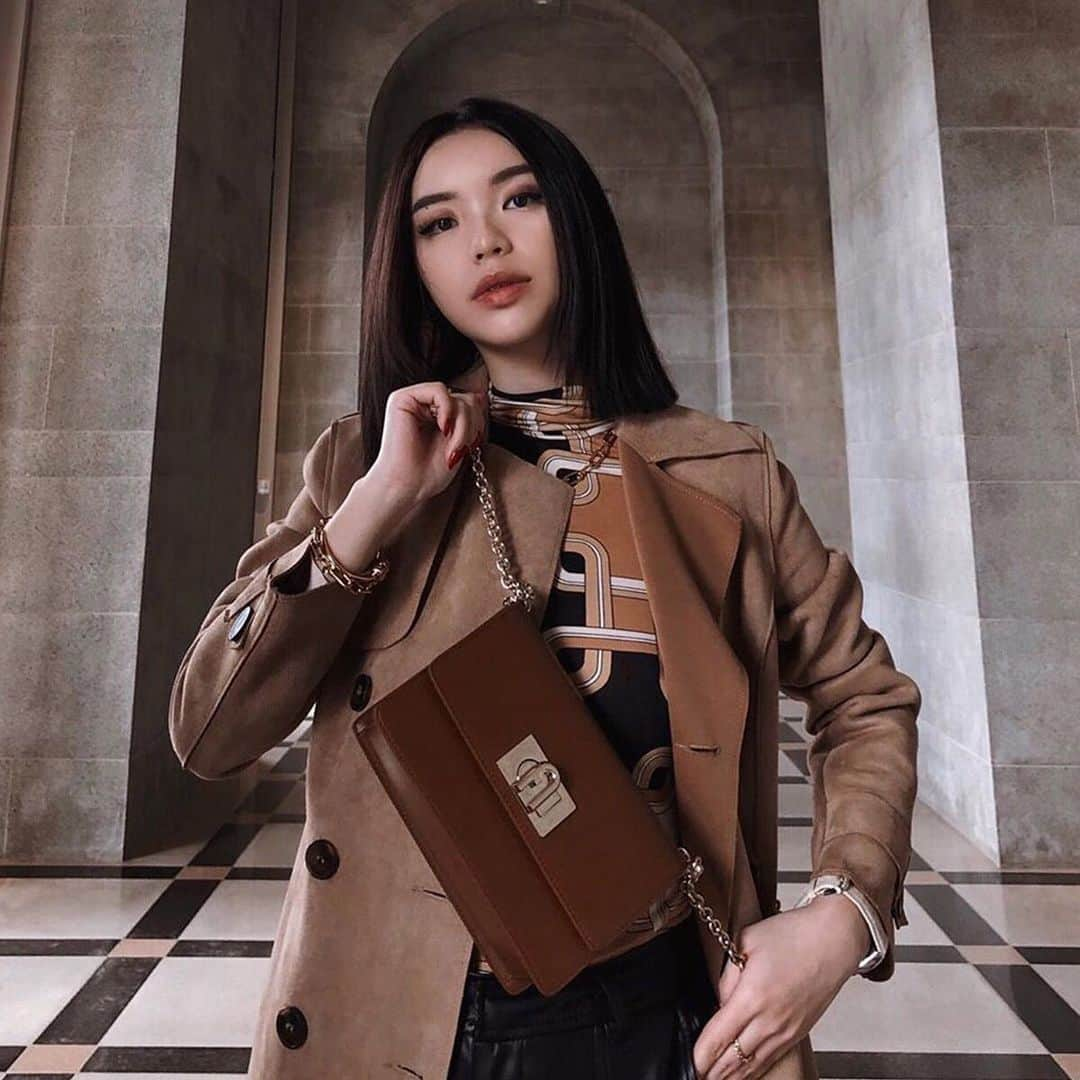 フルラさんのインスタグラム写真 - (フルラInstagram)「The perfect touch to complete @willamazing ‘s look. Directly from Milano Fashion Week, discover the Furla 1927 collection.  #MFW2019 #thefurlasociety #furlafeeling #newcollection #furla #accessories #fashion」9月24日 3時13分 - furla