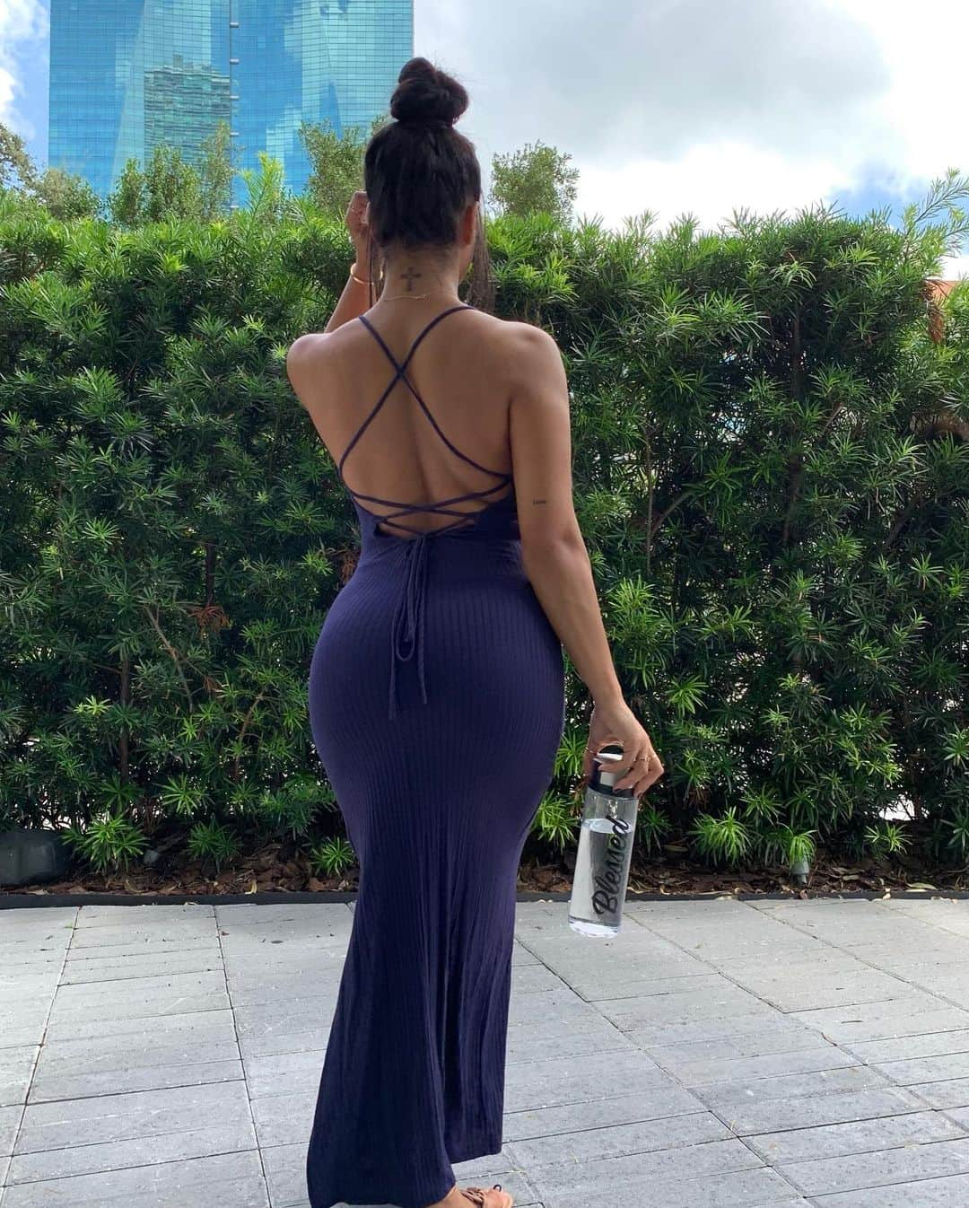 Katya Elise Henryさんのインスタグラム写真 - (Katya Elise HenryInstagram)「hey beautiful.. drink some water💧 - blessed reusable water bottle - www.ehplabs.com (code: katya10 to save $) ... I take my bottle with me evvvverywhere! helps me get my water in for the day 🙏🏽」9月24日 3時23分 - katyaelisehenry