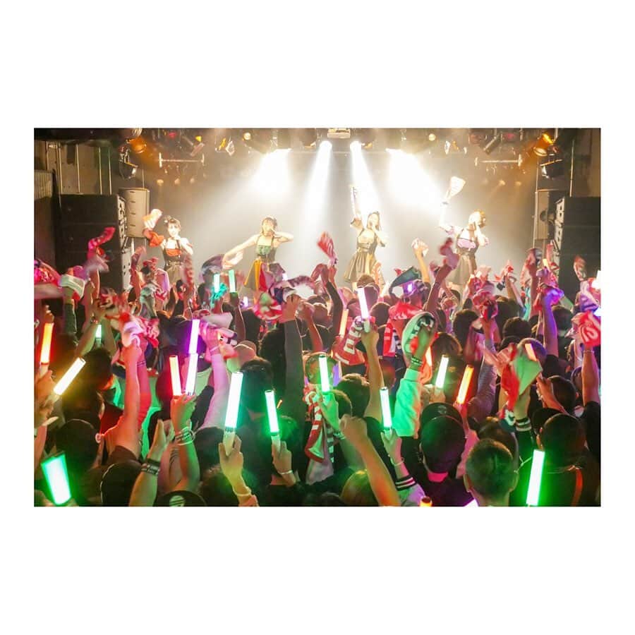 彩香さんのインスタグラム写真 - (彩香Instagram)「AnniversaryLive in青森Quarter ありがとうございました✨👏🏻 地元でLIVEができる嬉しさ、楽しさ、待っててくれる人がいるありがたさを感じながらLIVEしてました💓 本当に幸せな時間でした(*´꒳`*) これからに向けて色々な発表もありましたが、上を目指して頑張りたいと思います💪🏻‼️ #anniversarylive #anniversary #記念日 #19周年 #20年目 #青森クォーター #ringomusume」9月23日 19時15分 - saika_ringomusume