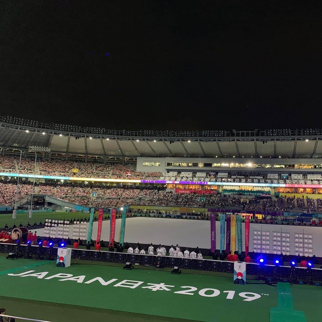 エリナ シルカさんのインスタグラム写真 - (エリナ シルカInstagram)「Opening Ceremony weekend at the #RWC2019 with @mastercard was such an incredible experience and one I will never forget. Not to mention an amazing birthday surprise😍🙏🏉 日本で開催されているラグビーワールドカップ。トップレベルのアスリートが生で見れる素晴らしさはもちろんだけど、世界中のファンが１つの場所に集まる最高な機会。 マスターカードのおかげで新しいお友達と一緒に観戦しながら東京の楽しい場所も観光できてプライスレスな人生での一大イベント、そして31歳としての幸せなスタートとなりました😊🏆 #startsomethingpriceless #priceless #ad」9月23日 19時32分 - laura_elina_ymd