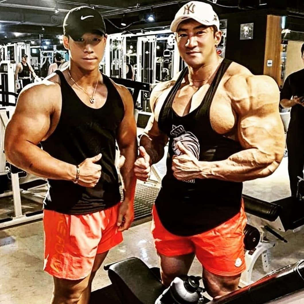 CHUL SOONさんのインスタグラム写真 - (CHUL SOONInstagram)「Tag your Gym Bro . . . Huge training Program available at chulsoon.com  Follow the Facebook page to see work outs.  Facebook.com/chulsoonofficial @chul_soon @chulsoon_official (한국계정)  ______________________________ #Musclemania Pro #teamchuls makeup #traps #bodybuilding #posing #fitness #chulsoon #korean #fitnessmodel  #aesthetic #aesthetics #wbff #ifbb #chulsoon2020 #motivation  #fitfam  #다이어트 #식단」9月23日 19時44分 - chul_soon