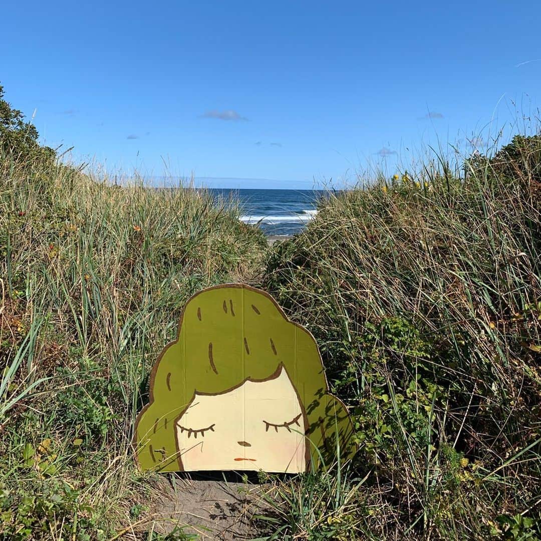 奈良美智のインスタグラム：「traveling with Miss. Mountain.」