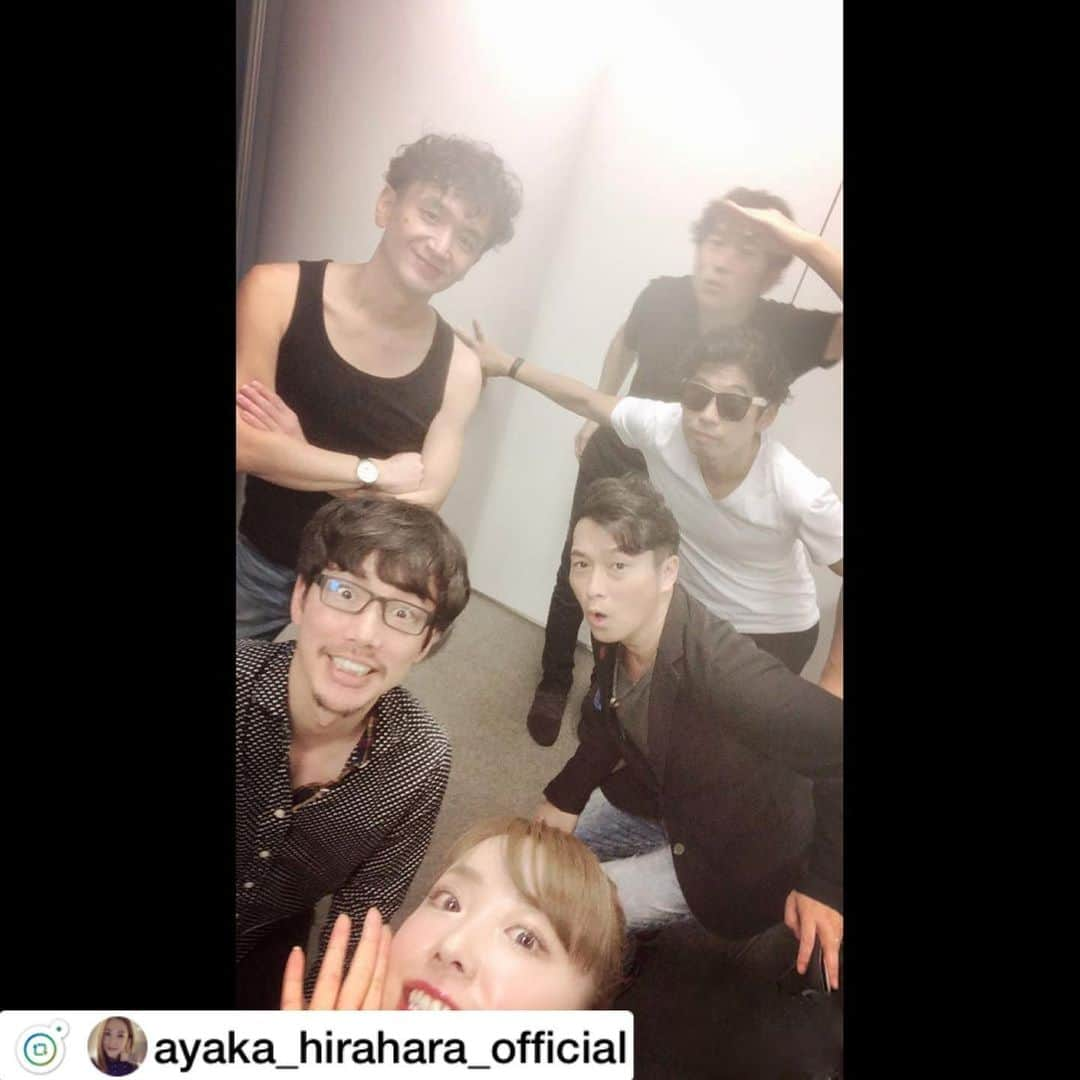 黒沢薫さんのインスタグラム写真 - (黒沢薫Instagram)「なんかごめんなさい 苦笑 酒井が切れてないやつをリポスト。 ‪ってことでそりゃ‬ ‪兄さんたちと会うよね‬ . ‪ゴス25周年‬ ‪写真撮り慣れてるはずなのに‬ ‪バランスよく‬ ‪フレームに入ってくれないお兄様方‬ . ‪#ちょっと男子まじめにやってよぉ‬ ‪#中学生女子のようなフレーズを自然に言ってた‬ ‪#ゴスペラーズ‬ ‪#平原綾香‬ ‪#私服が黒白な兄たち‬ ‪#ステージ暑いよとのお告げ‬ ‪#リハ終了‬」9月23日 19時57分 - kaorukurosawa_lovelife