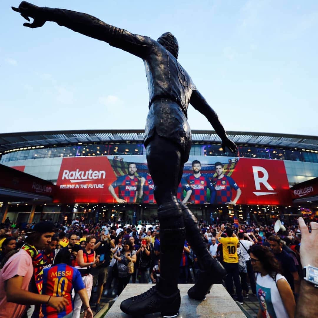 ヨハン・クライフのインスタグラム：「'Salid y disfrutad' 😍 #CruyffLegacy」