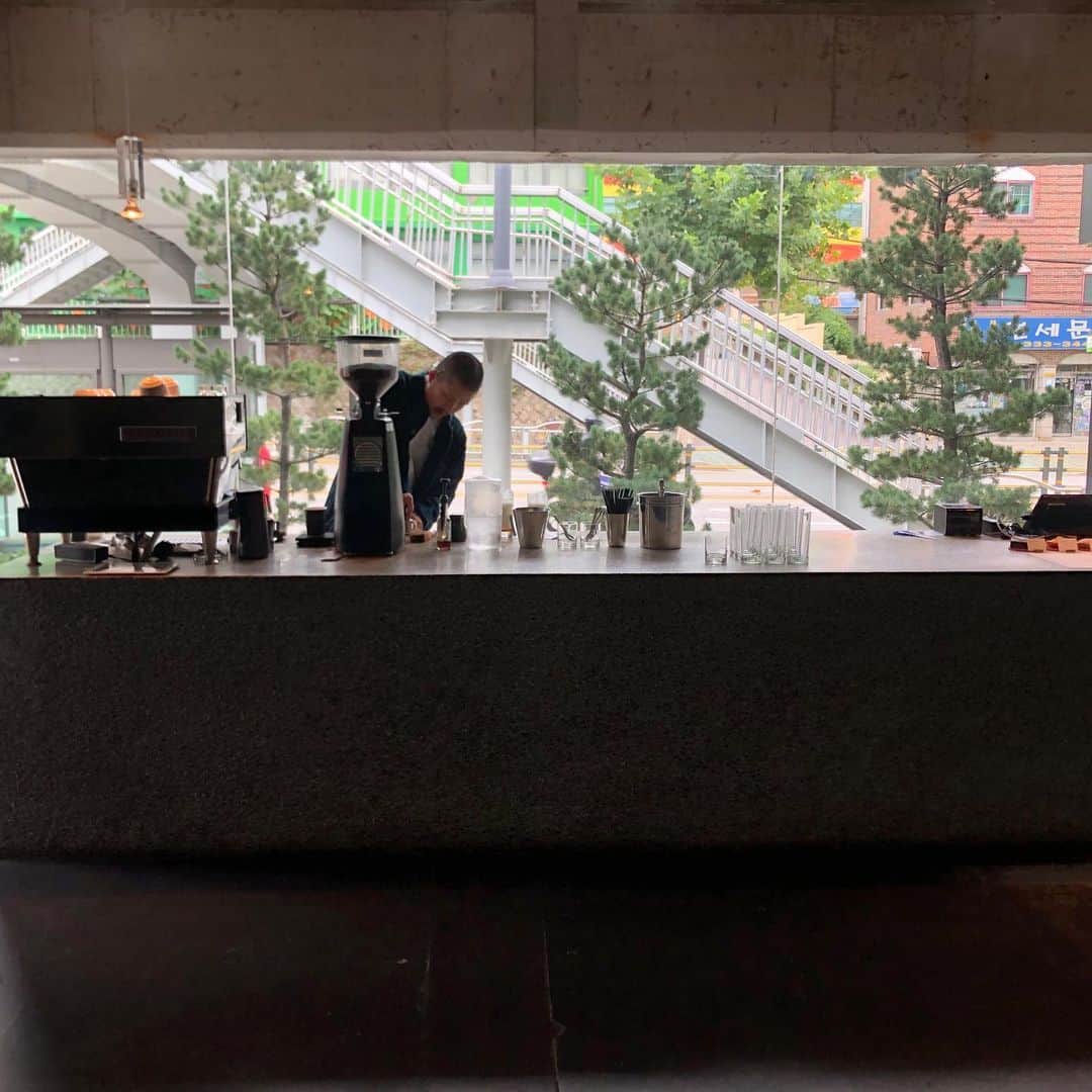 加納奈々美さんのインスタグラム写真 - (加納奈々美Instagram)「居心地も開放感も良いカフェだったな〜。もちろん味も美味しい☕️」9月23日 20時01分 - nanami_kano