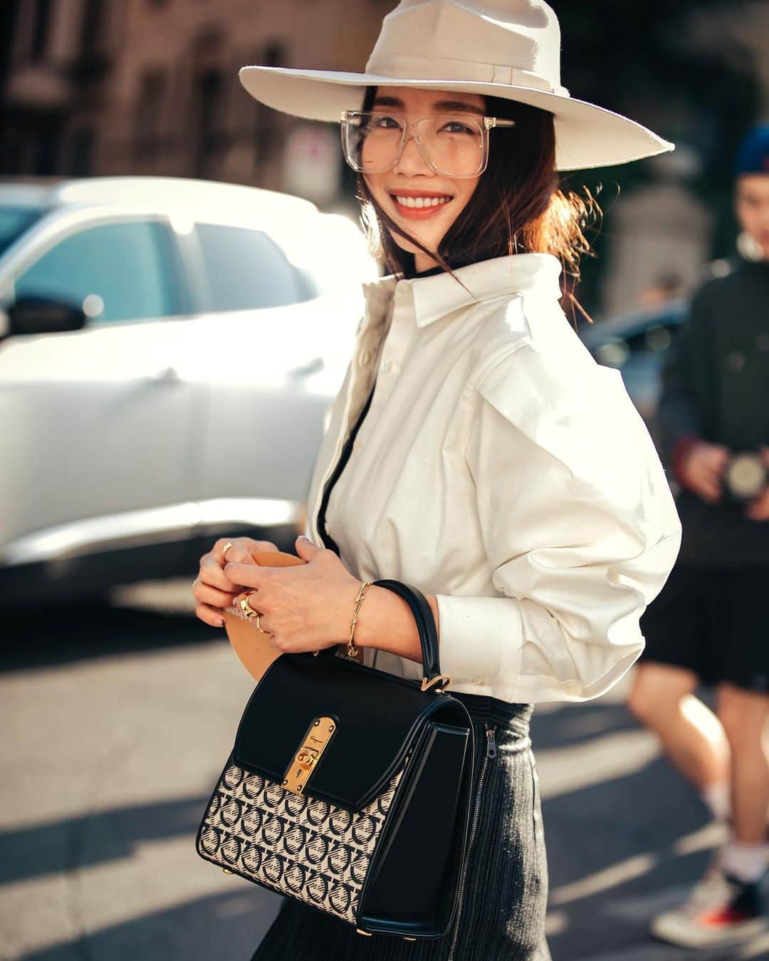 のインスタグラム：「MFW Street Fashion Style Thx @kieunse 🔥🔥 이날 너무 멋졌던 기은세님 . . #写真 #기은세 #기은세패션 #instafashion #파리 #東京 #서울패션위크 #sfw #오오티디 #nyc #koreafashion #패션그램 #womenswear #nyfw #데일리그램 #outfit #ootd #street #streetfashion #streetphoto #가로수길 #이태원 #사진 #스트릿패션 #모델 #wiwt #nyfw #pfw」