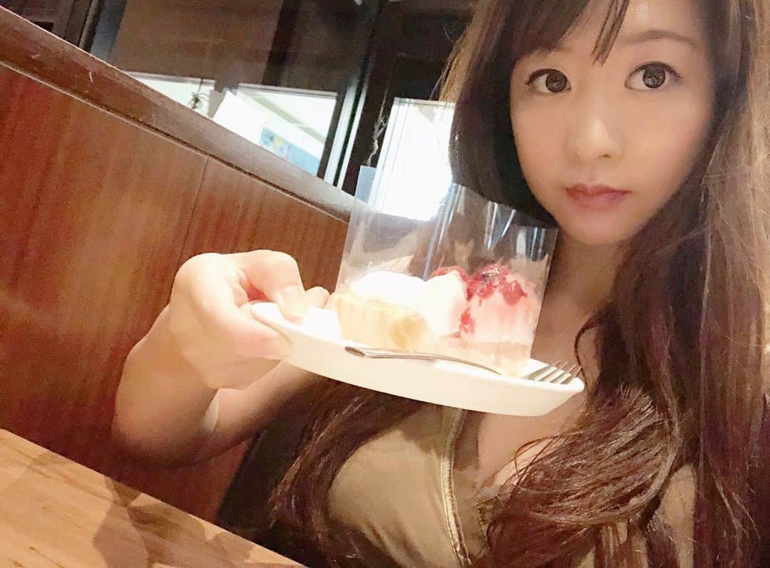 歩りえこさんのインスタグラム写真 - (歩りえこInstagram)「やっと一息つけて  食べれたケーキ🍰  #ケーキ」9月23日 20時13分 - riekoayumi