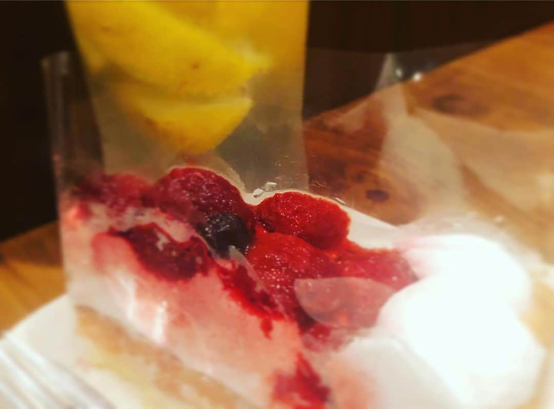 歩りえこさんのインスタグラム写真 - (歩りえこInstagram)「やっと一息つけて  食べれたケーキ🍰  #ケーキ」9月23日 20時13分 - riekoayumi