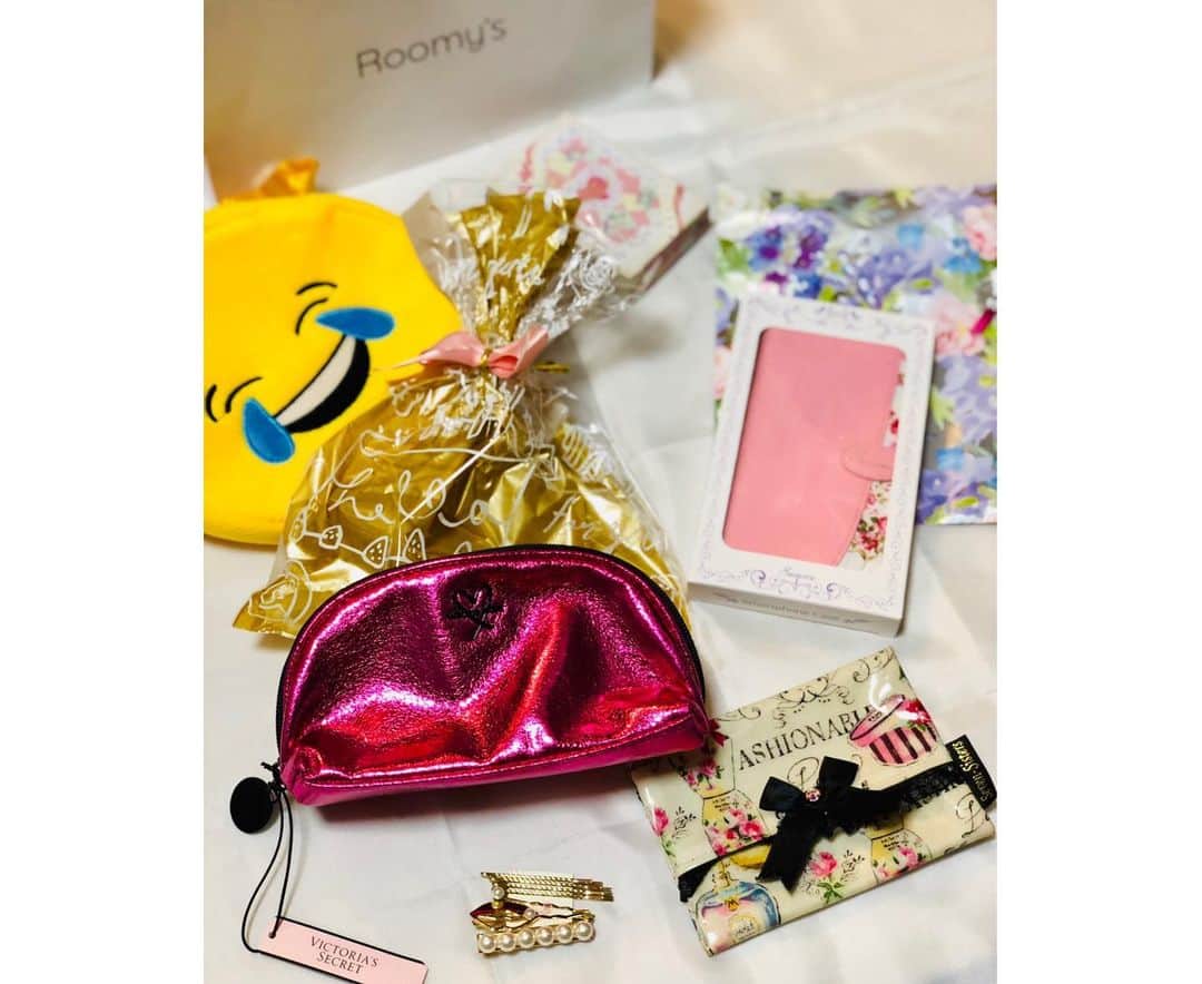 織田千穂さんのインスタグラム写真 - (織田千穂Instagram)「みゆきにも🎀 Birthdayお祝いしてもらったーw 幸せいっぱいな9月…( ˊᵕˋ )🍀 どうもありがとう🙏🏻🙏🏻💕 * iPhoneXケース 可哀想なくらいボロッボロだったから 嬉し～い(*ฅ́˘ฅ̀*) .｡.:*♡❤️✨ ✼••┈┈┈┈┈┈┈┈┈┈┈┈┈┈┈┈••✼ #cafe #カフェ #カフェスタグラム #カフェ巡り #sweets #東京カフェ #スイーツ #tokyocafe #パンケーキ #カフェ好きな人と繋がりたい #pancakes #カフェ巡り部 #女子会  #lunch #party #friend #プリクラ #パーティー #RQ仲間 #誕生日会 #誕生日プレゼント #誕生日祝い #女子力 #followme #プレゼント #present #ギフト #誕プレ #birthdaypresent #birthdayparty  @queen.lupis ピアス(v0632) ✼••┈┈┈┈┈┈┈┈┈┈┈┈┈┈┈┈••✼」9月23日 20時16分 - chihoda