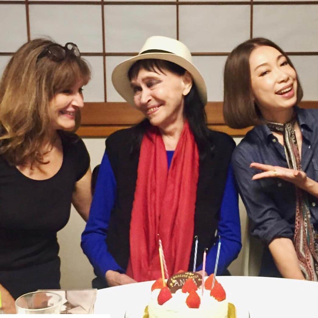 野宮真貴さんのインスタグラム写真 - (野宮真貴Instagram)「東京は夜の七時♪ 本日の"渋谷のラジオの渋谷系"は3週間ぶりにカジくんと一緒でした。お互いの近況や、9/27から公開の映画『アンナ』のサントラをご紹介。主演のアンナ・カリーナさんは昨日79歳のお誕生日でしたね！一年前に来日された時に一緒にお祝いが出来たことは一生の想い出です❤︎ 再放送は土曜日21時から！ ●渋谷のラジオの聴き方 https://shiburadi.com/kikikata.php  #東京は夜の七時 #渋谷のラジオの渋谷系 #渋谷のラジオ #アンナ #アンナカリーナ  #カジヒデキ #野宮真貴 #missmakinomiya」9月23日 20時21分 - missmakinomiya