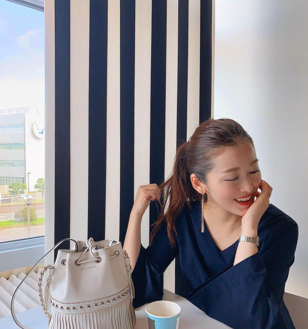 のインスタグラム：「. 三連休は手持ち服の整理と 軽く衣替え(まだ暑いけど)✨ . そのお片付けの流れで 港北IKEAに 引き出しの仕切りを 買いに行ってきました。 ↓ #skubb っていうモノなんだけど、 使わない時はたためるし、 前回買ったら使えたので今回も買い込み。 このシリーズの大きいサイズも気になってます。。 .  #ikea #港北ikea」