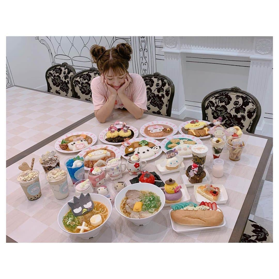 辻希美さんのインスタグラム写真 - (辻希美Instagram)「サンリオカフェの可愛すぎるメニューをみんなで美味しく頂きました🤤💕💕💕💕💕✨✨" →へswipeしてね👉  #サンリオピューロランド #サンリオ #カフェ #インスタ映え #可愛すぎる #美味しかった #スワイプ👉してね  #クレープも激カワ #🤤💕 #幸せな時間でした #❤️」9月23日 20時29分 - tsujinozomi_official