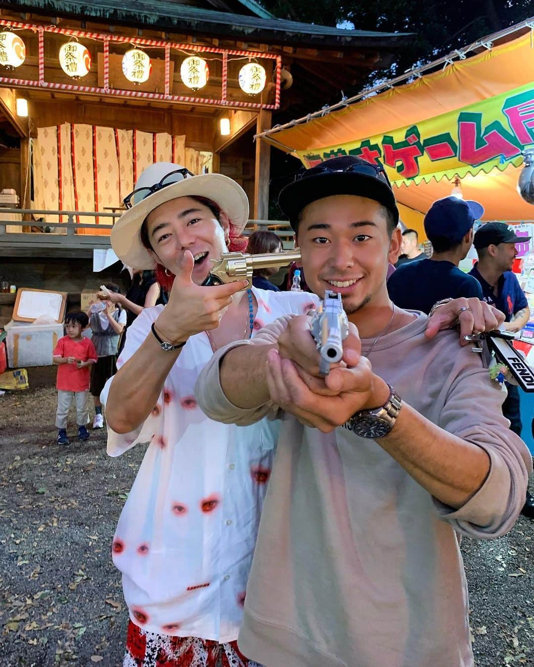 高木琢也さんのインスタグラム写真 - (高木琢也Instagram)「お祭り⛩🏮 射的で🔫とれたー😆🖤 ちょーーどいい的見つけました🙋‍♂️ #代々木八幡宮  #お祭り #美容師の休日」9月23日 20時42分 - takagi_ocean