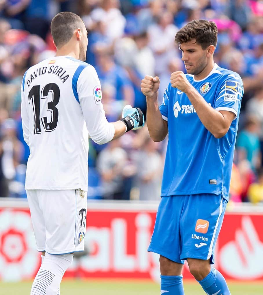 LFPさんのインスタグラム写真 - (LFPInstagram)「TEAMMATES! 🤜🏼🤛🏼💙 • #Getafe #Cabrera #DavidSoria #LaLiga #LaLigaSantander」9月23日 20時36分 - laliga