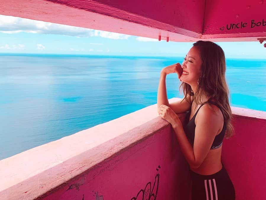 佐達ももこさんのインスタグラム写真 - (佐達ももこInstagram)「どっちも好きな色💗💙﻿ ﻿ ﻿ #hawaii#honolulu#waikiki#pinkpillbox#pillbox#summer#ハワイ#ハワイ旅行」9月23日 20時38分 - sadamomodayo