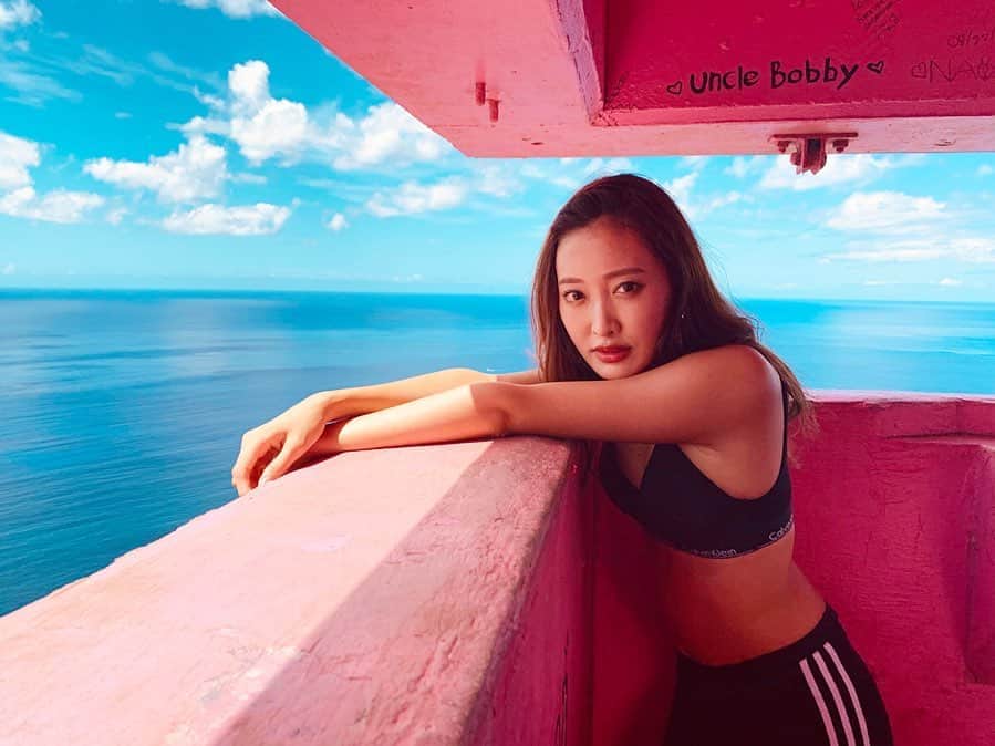 のインスタグラム：「どっちも好きな色💗💙﻿ ﻿ ﻿ #hawaii#honolulu#waikiki#pinkpillbox#pillbox#summer#ハワイ#ハワイ旅行」