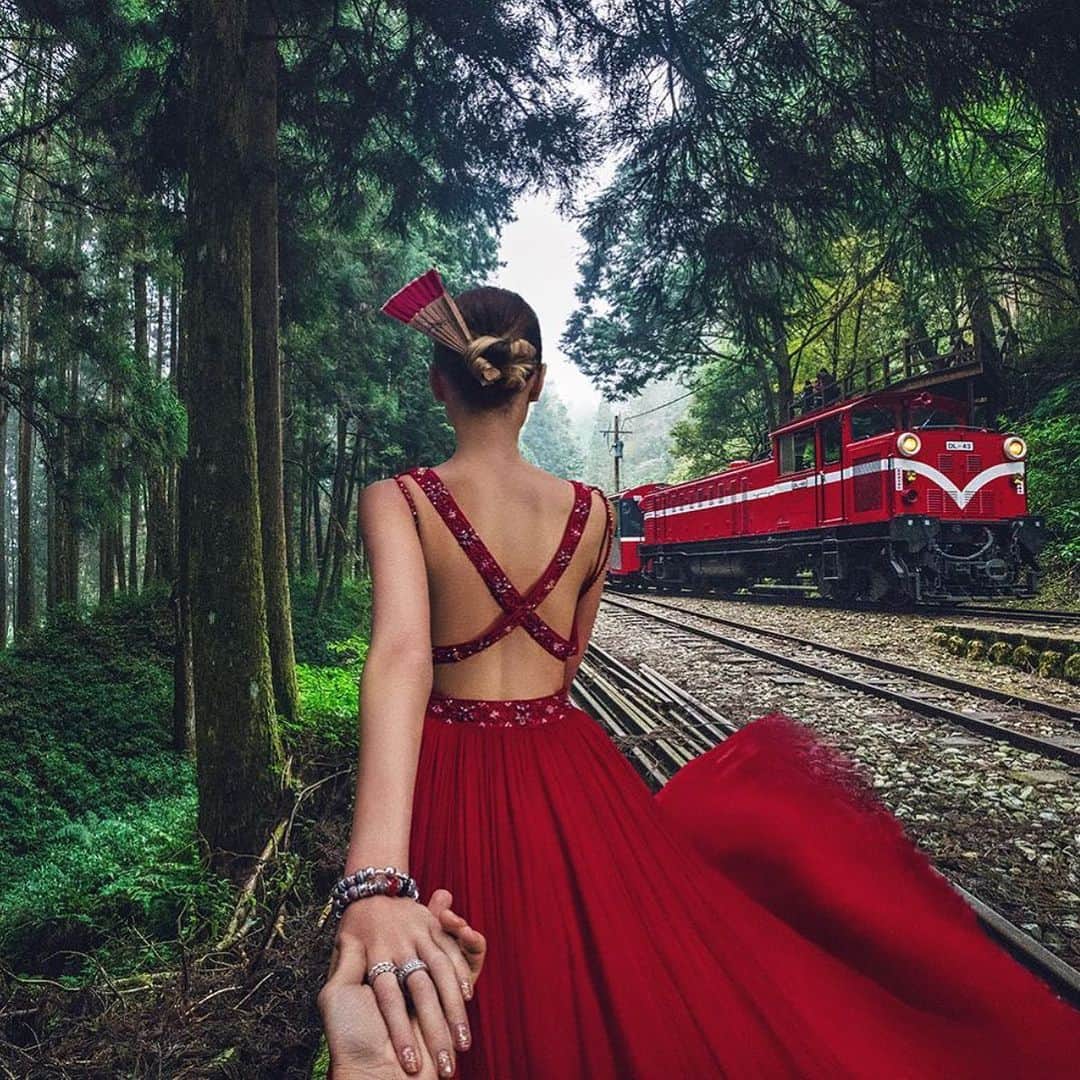 Murad Osmannのインスタグラム：「#Followmeto Alishan Forest railway in 🇹🇼 Taiwan. Not many people know it - but it is a great place for spring Sakura blooming as it turns pink! It does get a bit moody when you are alone there at night :) ____________Do you believe in ghosts? 😂😬」