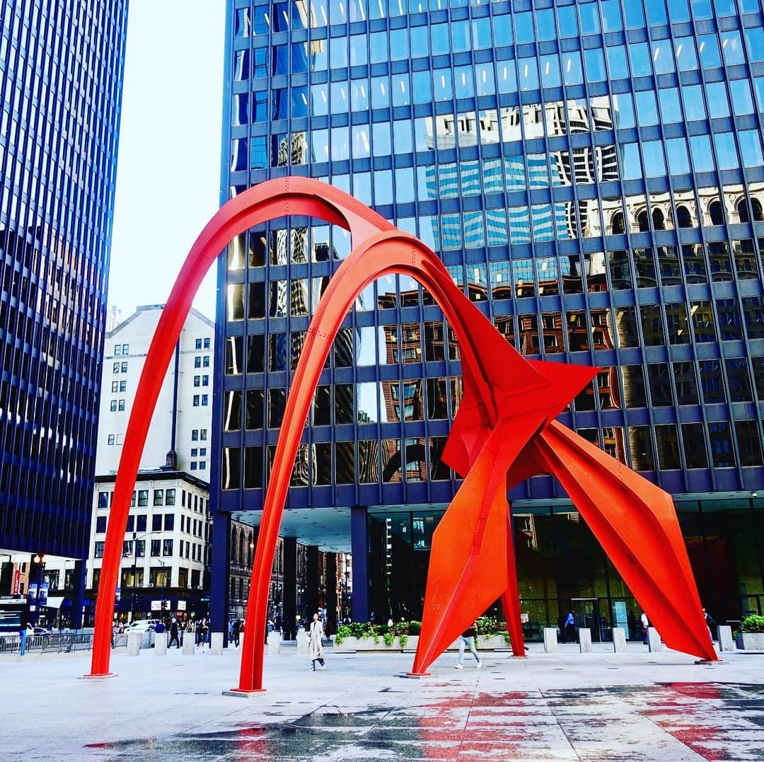 川原亜矢子さんのインスタグラム写真 - (川原亜矢子Instagram)「Chicago architecture tour シカゴ 建築巡り #ludwigmiesvanderrohe #modernarchitecture #alexandercalder  #ミースファンデルローエ #アレクサンダーカルダー」9月23日 20時49分 - ayakokawahara