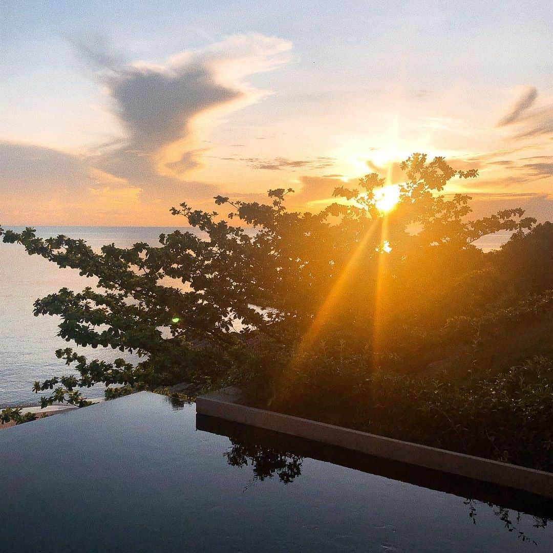 大伴理奈さんのインスタグラム写真 - (大伴理奈Instagram)「Sunrise 🌅 #ritzcarltonkohsamui  #Thailand #samui #sunrise #THAI美人 #タイ国際航空」9月23日 20時43分 - rina_otomo
