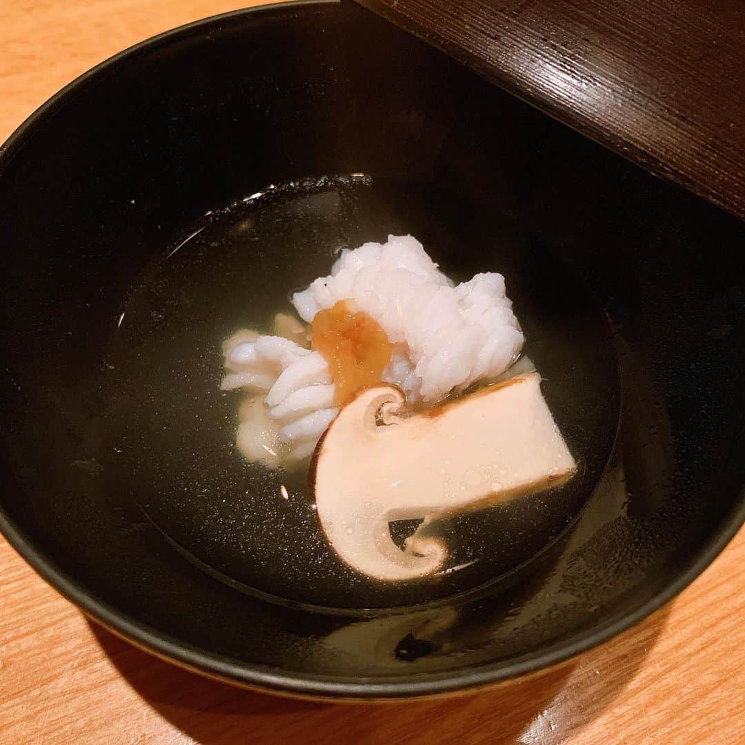 NAOMIさんのインスタグラム写真 - (NAOMIInstagram)「今夜は お友達のママと我が家で 和食dinnerへ🥢  #スッポンのスープから #美味しいものを少しずつ #楽しく美味しく #頂きました💛 #ご馳走さまでした☺︎ #尾崎雪隆」9月23日 20時51分 - naominakano703