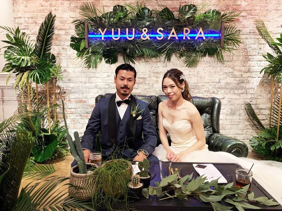 川戸沙羅さんのインスタグラム写真 - (川戸沙羅Instagram)「2019.9.22 家族、友達、お世話になっている皆様に囲まれて無事に幸せな挙式、披露宴を終える事が出来ました✨ ご参列下さった皆様、改めて本当にありがとうございました！！！ 当日を迎えるまでの準備をするにあたって 良い所も悪い所もお互いに気付きあって 優への尊敬、そして忘れてはいけない思いやり 夫婦としての絆が更に深まりました🤵👰 結婚式開催推奨派の一員になりました🤣💓 今夜は皆様から頂いた幸せの余韻に浸ります😂🙏 本当にありがとうございました✨  #結婚 #結婚式 #白澤家」9月23日 20時52分 - sara_shirasawa