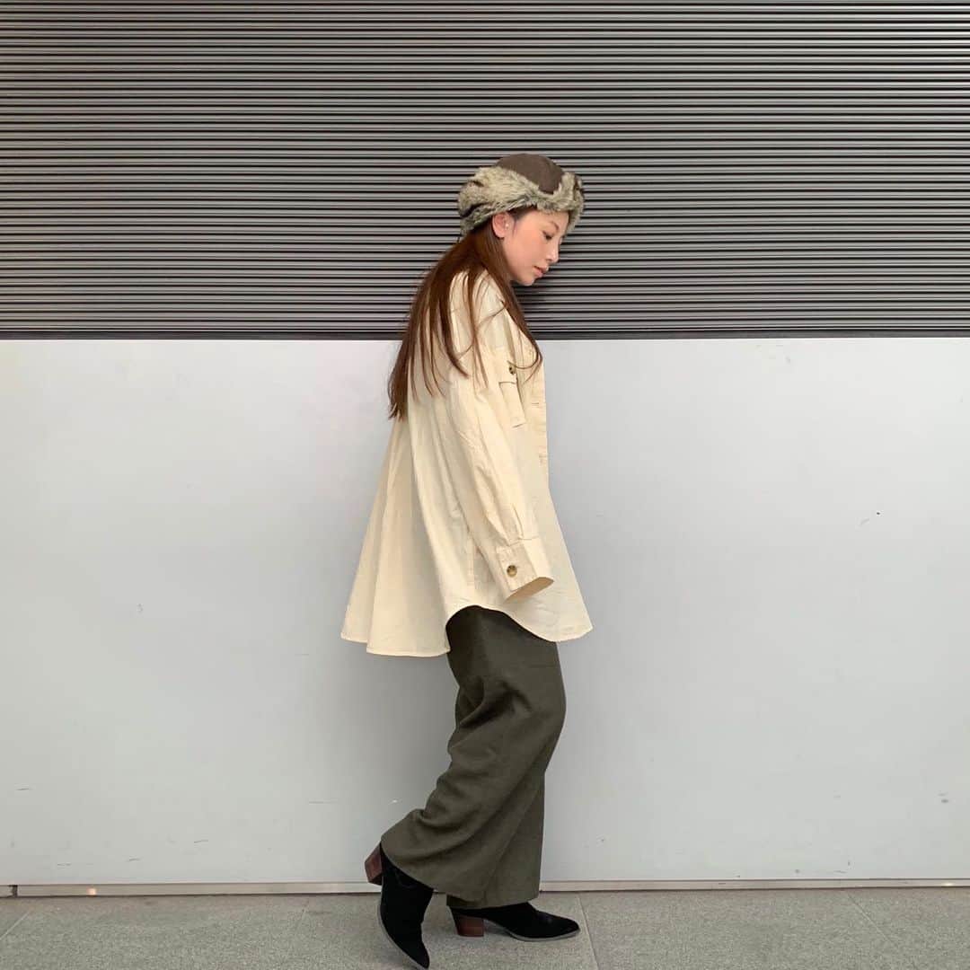 ungrid_minamiさんのインスタグラム写真 - (ungrid_minamiInstagram)「. ビッグルーズシャツ♡ 肌寒い日にちょうどいい！ @ungrid_official @ungrid_staffsnap #Ungrid#アミュプラザ博多」9月23日 20時54分 - minami_shoji_