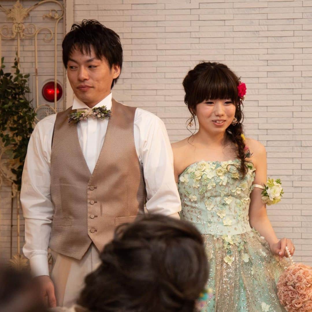 The Sally Garden（ザ サリィガーデン）さんのインスタグラム写真 - (The Sally Garden（ザ サリィガーデン）Instagram)「. 今日という日を 迎えられたのは . . 皆さんに 支えていただいたから... . . 最後は1人1人に #ありがとう を届けましょう！ . . #披露宴 #ギフト . -----おすすめ情報----- 【9月28日(土)★人気No. 1フェア】 サプライズ演出×絶品特選牛試食フェア . 気になる内容が全て詰まった【ゲスト満足No.1フェア】を開催！ . 無料試食に加え、「何から始めればいいかわからない」 そんな二人に、経験豊富なスタッフが海外のトレンドやサリィガーデンの結婚式を実例でご紹介します！ . . きっと“ふたりらしさのヒント”が見つかるフェアです♩ . 詳しくはプロフィールのHPから!! ・。*・。*・。*・。*・。*・。*・ . . 🏠公式ホームページは @the_sally_garden のURLから💕 ☞http://sally-garden.jp/ . ． ・。*・。*・。*・。*・。*・。*・ サリィ"５大"おすすめPOINT👰♡ ・。*・。*・。*・。*・。*・。*・ （１）完全貸切ウエディング🏠💕 . 鮮やかな緑と光が包む。 別荘に友人や家族を招くようにリラックスできる空間 . ┈┈┈┈┈┈┈┈┈┈┈┈┈┈┈┈┈┈┈ （２）360度ゲストを囲むガーデン挙式🌿 . 憧れのガーデン挙式と 人気のラスティックウェディングが叶う . ┈┈┈┈┈┈┈┈┈┈┈┈┈┈┈┈┈┈┈ （３）ゲストの喜びが鍵になる👰🤵✨ . ふたりの想いやイメージを汲み取り、 おもてなしのプロとしてチームサリィが 一丸となり理想のウエディングを創り上げます。 . ┈┈┈┈┈┈┈┈┈┈┈┈┈┈┈┈┈┈┈ （４）笑顔が広がる美食🍽💕 . 幅広い年齢層から支持される美食 お箸で年配ゲストも食べやすい気配りも。 . ┈┈┈┈┈┈┈┈┈┈┈┈┈┈┈┈┈┈┈ （５）アクセス🚘🌟 . 最寄り駅から5分!! 国道50号線付近にあり各方面から訪れやすい。」9月23日 21時08分 - the_sally_garden