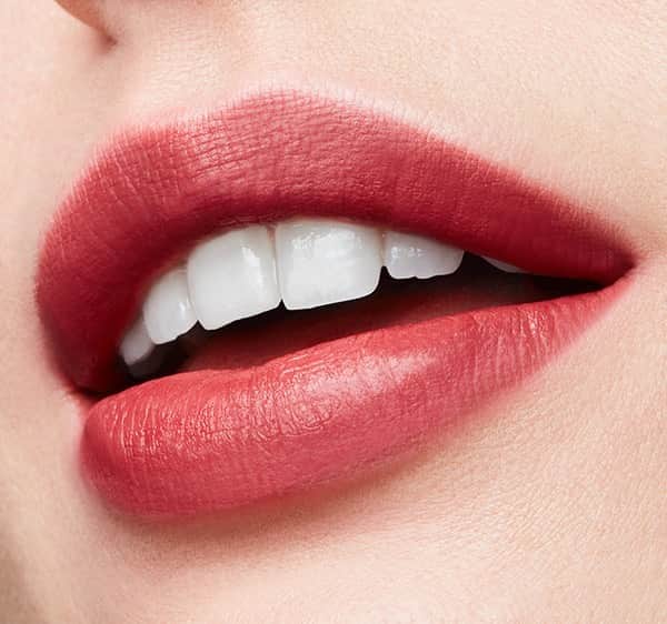 M∙A∙C Cosmetics Japanのインスタグラム：「⠀ IZ*ONEがまとうM·A·CのLOVE ME LIPSTICK #MACXIZONE ⠀ リップスティックの柔らかなテクスチャーからインスパイアを受けて”LOVE ME SOFTLY” をテーマにメンバー12人が異なるリップカラーをまとい、媚びないフェミニンな女性像を表現 ⠀ 左から 1枚目💄ベイテッド ブレス（CHAE WON使用色） 2枚目💄ラ ファム（EUN BI使用色） 3枚目💄レッセ フェール（MIN JU使用色） 4枚目💄モン クール（NAKO使用色） ⠀ 9/18（水）～10/16（水） M·A·C公式オンラインショップ, 全国のM·A·C店舗にて NYLON JAPANと連動した限定ビジュアル4種が店舗別に展開します✨ ⠀ さらに期間中LOVE ME LIPSTICK(全24色対象)を含む税込6,480円以上(10/1（火）～税込6,600円以上) をお買いあげの方に製品パッケージからインスパイアされたLOVE MEキーチェーンをプレゼント致します。 ⠀ *なくなり次第終了となります *お1人様1会計につき1個までとなります *全部で3色展開ですが、色はお選び頂けません ⠀ ⠀ ⠀ ⠀ ⠀ #MACCosmeticsJapan #MACコスメ #MACCosmetics #MAC #MACLoveMe #MACラブミー #MACリップ #IZONE #アイズワン #아이즈원 #リップ #キャンペーン #NYLONJAPAN #NYLONJP」