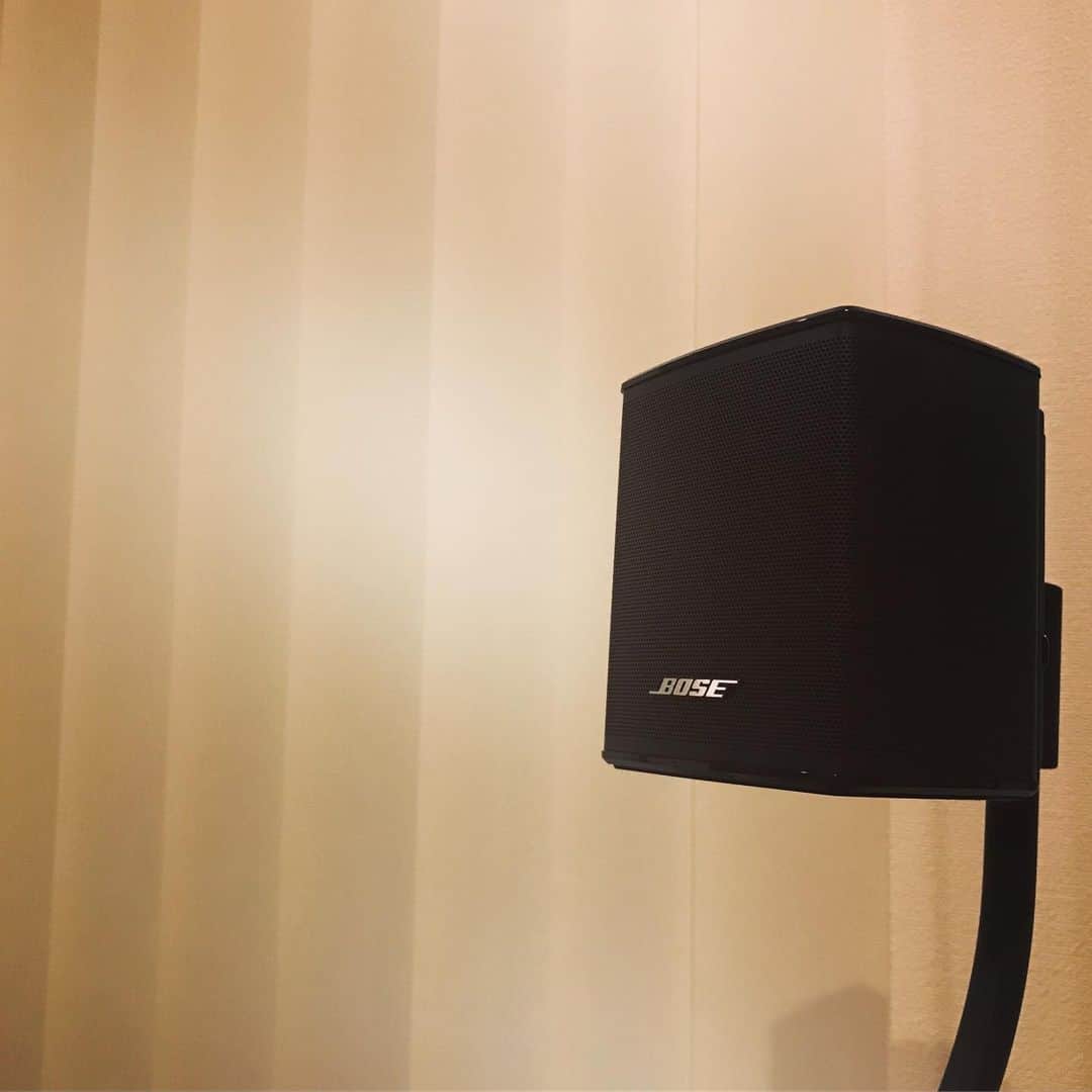 折目遼さんのインスタグラム写真 - (折目遼Instagram)「Bose Surround Speakersを設置 Soundbarと合わせると、想像以上の立体的な臨場感に包まれる‼︎ #Bose #bosesoundbar #bosesurroundspeakers #movie #music #f4f」9月23日 21時04分 - oriori0626