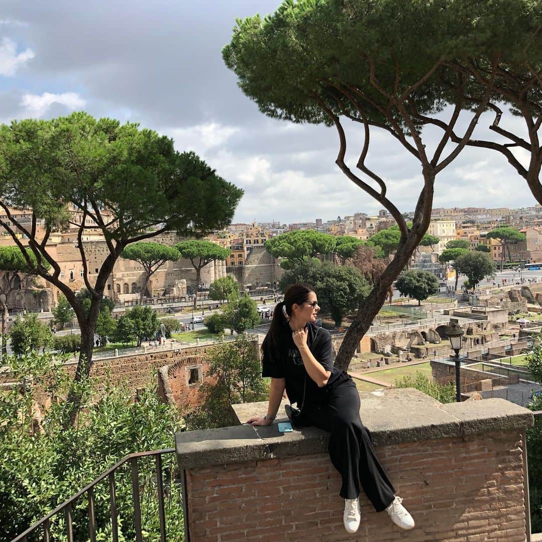 マリーナ・アレクサーンドロヴァさんのインスタグラム写真 - (マリーナ・アレクサーンドロヴァInstagram)「#Rome Хотите вырастить счастливых детей, будьте счастливы сами. #сбежали #перезагрузка #римскиеканикулы」9月23日 21時38分 - mar_alexandrova
