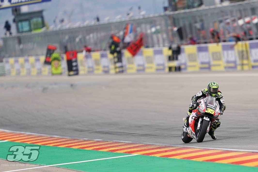 カル・クラッチローのインスタグラム：「Better weekend in Aragon. Thanks to @lcr.team  We now look forward to the fly away races !」