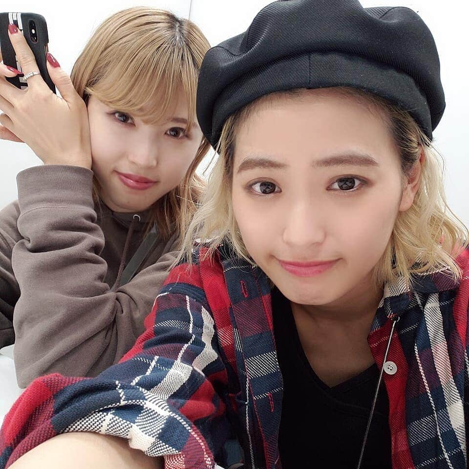 LUNAさんのインスタグラム写真 - (LUNAInstagram)「ちなりょこさんと行ったよ⏩⏩⏩ . . with@ryoko__shimizu . . . #パンとエスプレッソと #パン好き #パン屋巡り #表参道 #表参道カフェ #表参道ランチ #表参道グルメ #フルーツサンド #アメリカーノ #cafe #cafestagram #coffee #fruit #카페 #카페스타그램 #커피 . . . #金髪 #キャスケット #ヘアアレンジ #巻き髪 #横顔」9月23日 21時40分 - luna_0229