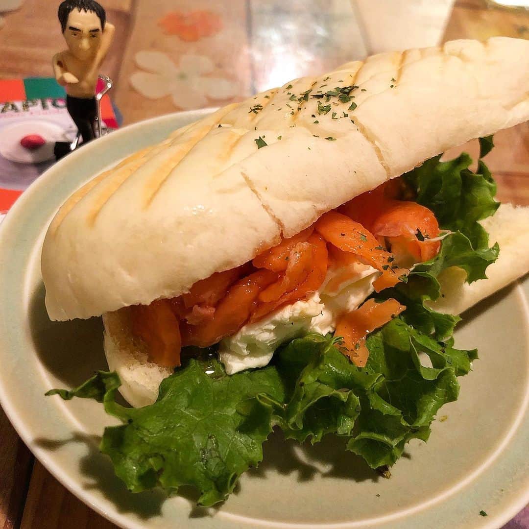 アンジェラ佐藤さんのインスタグラム写真 - (アンジェラ佐藤Instagram)「明日からまた怒涛の移動スケジュール 札幌→東京→札幌→名古屋→豊橋の１週間✈️ さて、明日飛行機で食べる むぎ飯弁当でも作るか🍱  #しかし忙しいのはありがたい #写真は今日食べた #タピオスィーツガーデン  #仕事で移動が重なるとランチバイキングに行けないのがツラい #名古屋は超久しぶり #誰か名古屋のオススメな大盛りグルメ教えてちょ」9月23日 21時51分 - angela_satou