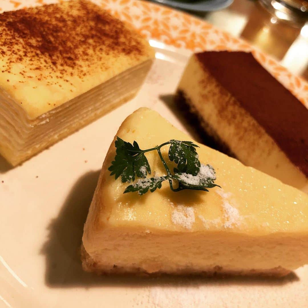 アンジェラ佐藤さんのインスタグラム写真 - (アンジェラ佐藤Instagram)「明日からまた怒涛の移動スケジュール 札幌→東京→札幌→名古屋→豊橋の１週間✈️ さて、明日飛行機で食べる むぎ飯弁当でも作るか🍱  #しかし忙しいのはありがたい #写真は今日食べた #タピオスィーツガーデン  #仕事で移動が重なるとランチバイキングに行けないのがツラい #名古屋は超久しぶり #誰か名古屋のオススメな大盛りグルメ教えてちょ」9月23日 21時51分 - angela_satou