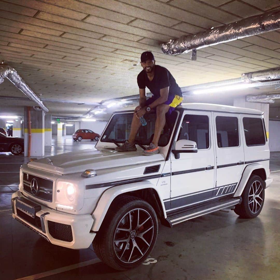 ビレル・オムラニのインスタグラム：「New baby #mercedes#classeG#amg#g63amg」
