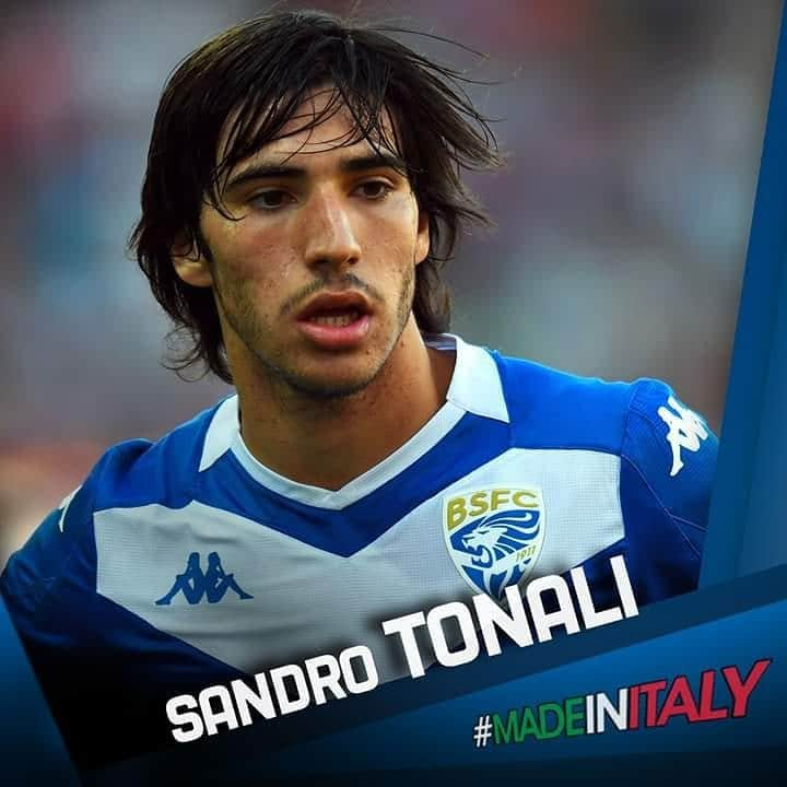 サッカーイタリア代表さんのインスタグラム写真 - (サッカーイタリア代表Instagram)「#MadeInItaly 🇮🇹 💙 #Azzurrini in #campionato: @sandrotonali guida il Brescia ad un’importante vittoria esterna sul campo dell’Udinese . Decisivo l’apporto del classe 2000, capace di risultare determinante tanto nell’ordire trame di gioco che nell’arginare gli assalti friulani . . #VivoAzzurro #SerieA」9月23日 21時46分 - azzurri