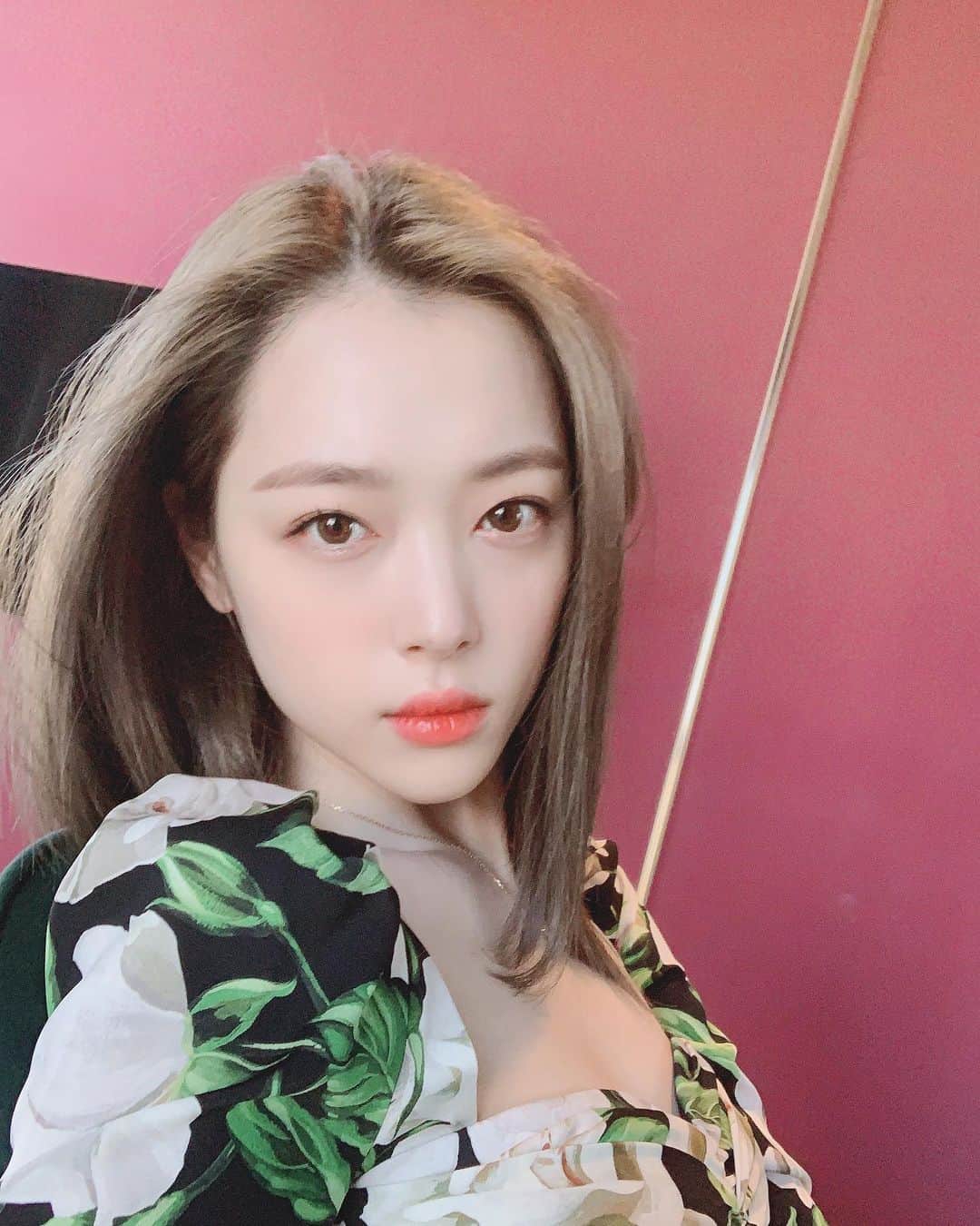 ソルリさんのインスタグラム写真 - (ソルリInstagram)「헐 뭐지」9月23日 21時59分 - jelly_jilli