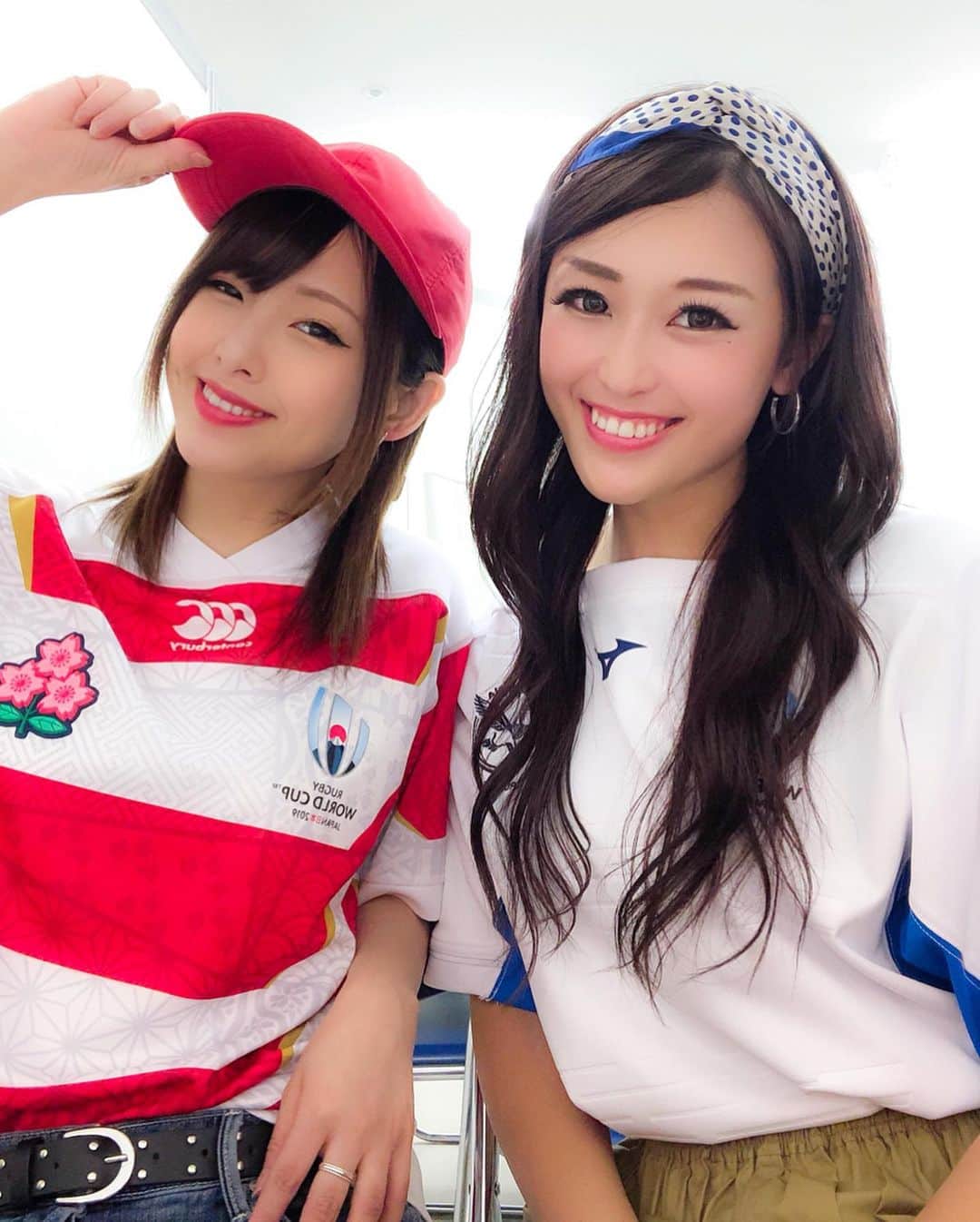 神田藍香さんのインスタグラム写真 - (神田藍香Instagram)「ラグビーワールドカップ2019﻿ この日はナミビア🇳🇦vsイタリア🇮🇹戦﻿ ﻿ 有楽町のパブリックビューイングでのイベント﻿ 各国のユニホームで﻿ ファッションショーを行いました🏉⭐️﻿ ﻿ 私は▷▶▷ナミビア﻿ @hoshina_rin ▷▶▷イタリア﻿ @ha_tara ▷▶︎▷日本﻿ ﻿ ﻿ ﻿ #rugby#rugbyworldcup2019  #rugbygirls#80mingirls#sports #sportsgirl#rugbyEvent#publicviewing  #Japan#Italia#namibia#fight #enjoy#Model#fashionshow #fashion#tagsforlike#l4l#likeforlikes  #ラグビー#ラグビーワールドカップ2019  #ラグビー女子#ラグビー観戦  #パブリックビューイング#有楽町 #ファッションショー#ラグビーイベント #トークショー#イタリア#ナミビア」9月23日 21時53分 - kaatan0522