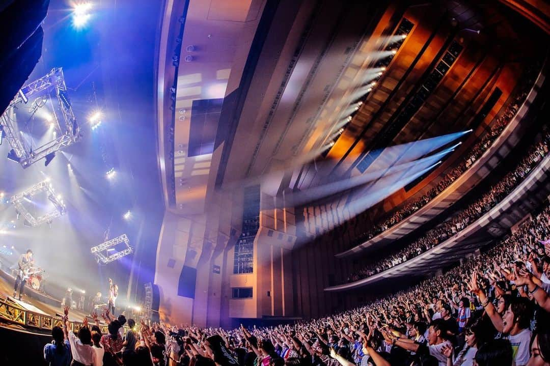 藤原広明さんのインスタグラム写真 - (藤原広明Instagram)「都会のラクダ“ホール＆ライブハウス”TOUR 2019〜立ちと座りと、ラクダ放題〜  名古屋国際会議場センチュリーホール  名古屋のあなたにびっくらぶっ！！ photo by @junpeihiyoshi」9月23日 21時56分 - hiroaki_drums_superbeaver