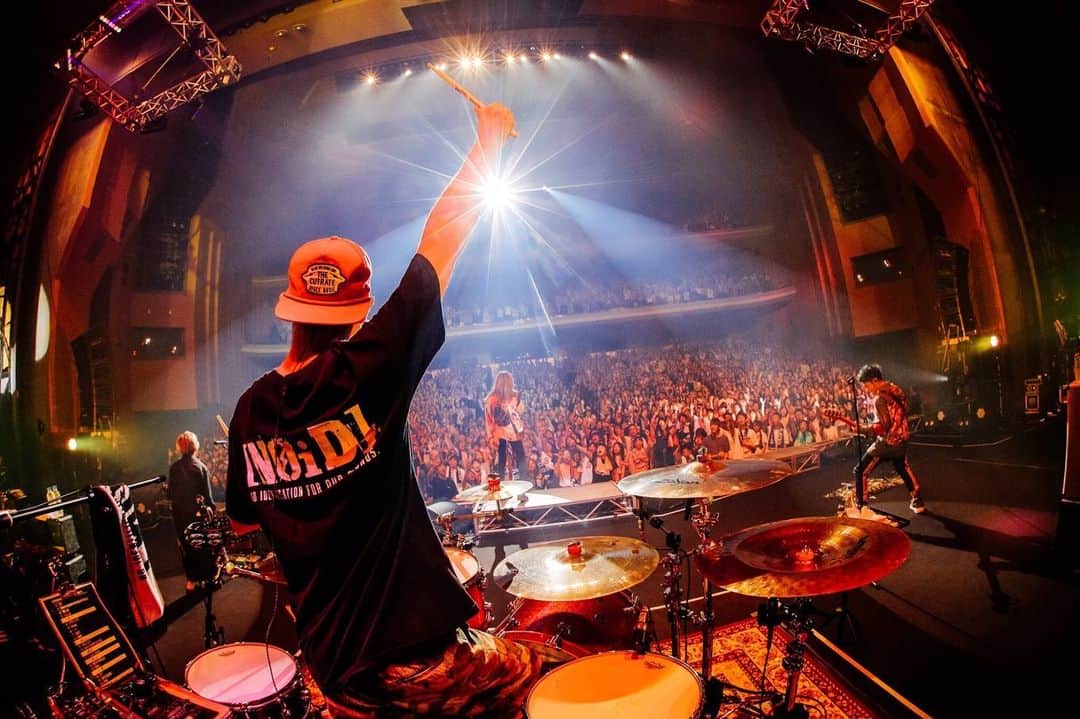 藤原広明さんのインスタグラム写真 - (藤原広明Instagram)「都会のラクダ“ホール＆ライブハウス”TOUR 2019〜立ちと座りと、ラクダ放題〜  名古屋国際会議場センチュリーホール  名古屋のあなたにびっくらぶっ！！ photo by @junpeihiyoshi」9月23日 21時56分 - hiroaki_drums_superbeaver