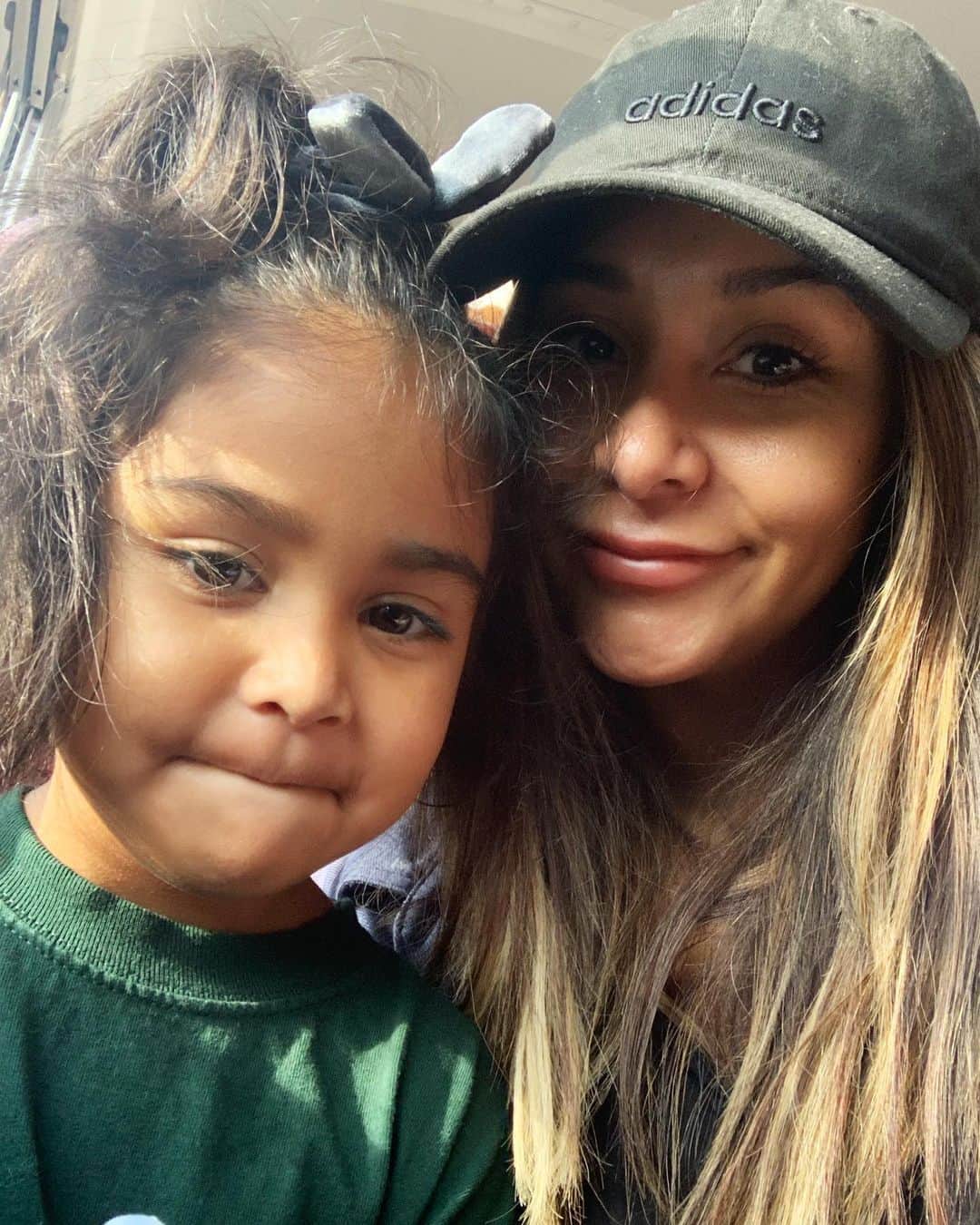 ニコール・ ポリッツィのインスタグラム：「Field Trip with my little mawma @sissygiovanna ❤️🍁」