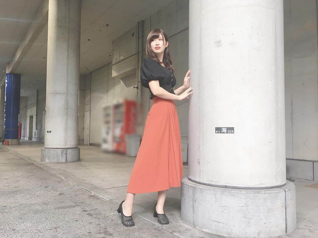 佐藤朱さんのインスタグラム写真 - (佐藤朱Instagram)「握手会、来てくれて嬉しかったよ〜！！🍁2日間ありがとう！ . 今日の私服はこんな感じでした〜。トップスもスカートも形がお気に入りです✨✨」9月23日 22時09分 - akari_miyagi