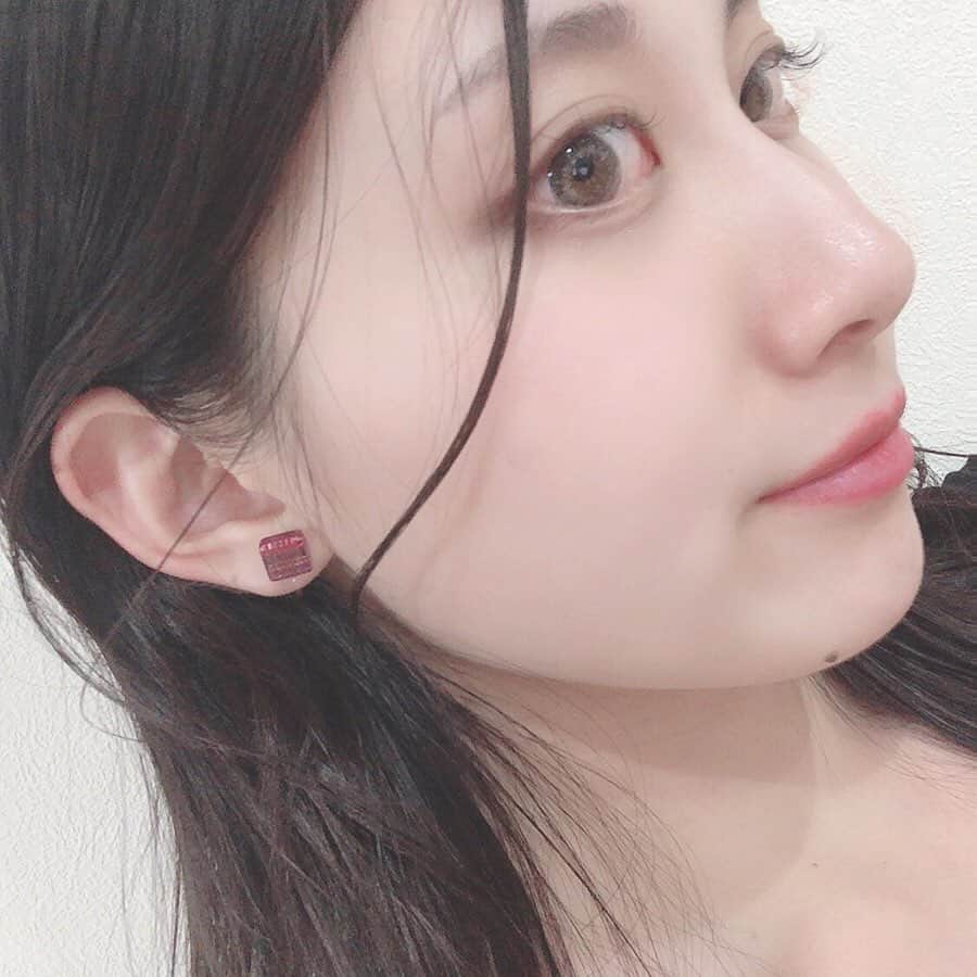 aya onoさんのインスタグラム写真 - (aya onoInstagram)「先日、仙台のイベントで出会った可愛らしい女の子が販売していたイヤリング✨ 【FUKU iro Pierce】 彼女たちは福島から来ていました。  このピアスに込められた思い... 『福島県会津地方の伝統工芸品、会津木綿を使ったピアスです。それぞれのいろには、ふくしまで暮らす女子の日々の想いをこめました。 ８つのいろのはなしを聞いて、ふくしまのいまを知ってください。』 実際に震災で被災した彼女たち… そんな彼女たちの、被災者たちのメッセージがこのイヤリング・ピアスには込められています。  是非こちらをご覧ください http://fukuiro.com/  ちなみに私の選んだ色は【どうぶつのいろ】 girls voice 「避難するときにペットは連れて行ってはダメと言われた。家族なのに。」 「家畜農家は命を置き去りにしなければならなかった。」 ペットや家畜としてふくしまで暮らしていた動物たちも、震災で傷ついています。人間のように声を上げることができない動物たちに何ができるのか。私たちも考え続けています。  一人でも多くの方に、ふくしまの女の子達の声が届きますように… 私一人の力では微々たるものですが、少しでも力になれたら と思っています。  #女子の暮らしの研究所 #福島 #fukuiro #fukuiropierce #フクイロピアス #ピアス #イヤリング #会津木綿 #girlsvoice #fukushima #復興 #復興支援 #復興支援プロジェクト」9月23日 22時05分 - onoaya_official