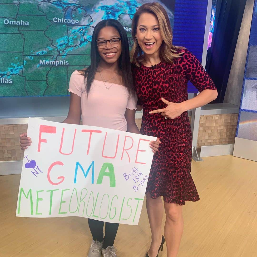 Good Morning Americaさんのインスタグラム写真 - (Good Morning AmericaInstagram)「@ginger_zee LOVES meeting aspiring meteorologists! Brittany came to see our show all the way from Houston 😊」9月23日 22時12分 - goodmorningamerica