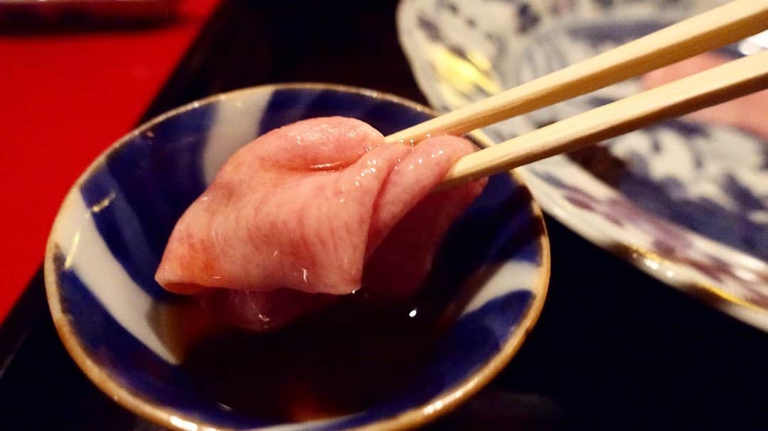 IKKO’S FILMSさんのインスタグラム写真 - (IKKO’S FILMSInstagram)「京都の祇園四条にある日本最高峰の肉割烹「にくの匠 三芳」  今回のメインイベント  未体験の連続に素晴らしき食材の組み合わせ  こんなに美味いもの食べちゃったら明日から何食えばいいのか  美味いものEDになりそうです  #にくの匠三芳 #肉割烹 #京都 #kyoto #miyoshi #nikunotakumimiyoshi  #michelin1stars  #京都グルメ  #グメル好きと繋がりたい  #肉 #肉すたぐらむ  #品川イッコー #ikkosfilms  #明日仕事とかハゲそう」9月23日 22時16分 - ikkos_films