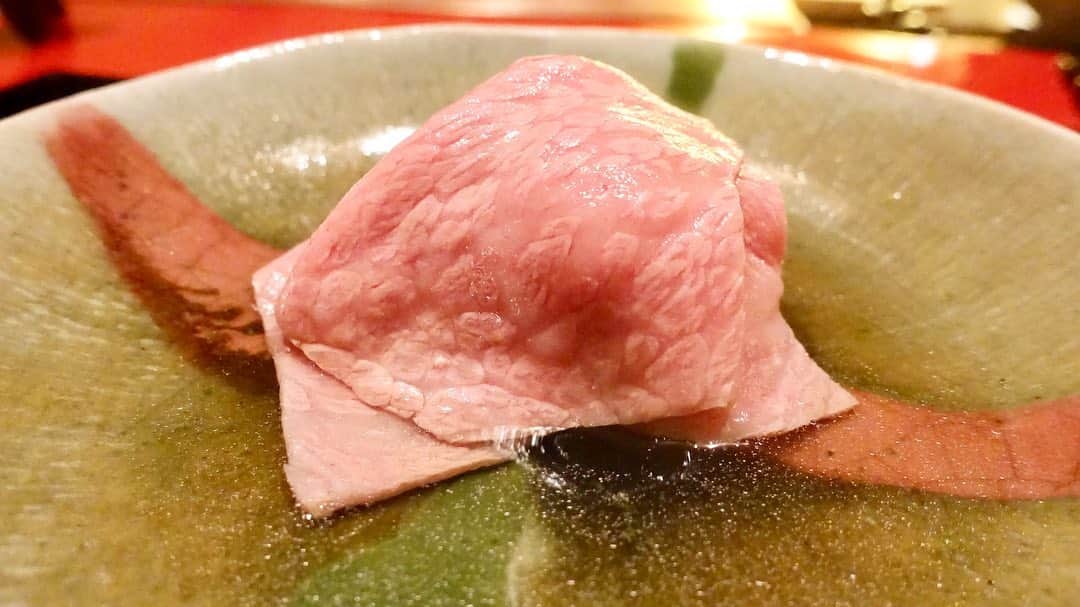 IKKO’S FILMSさんのインスタグラム写真 - (IKKO’S FILMSInstagram)「京都の祇園四条にある日本最高峰の肉割烹「にくの匠 三芳」  今回のメインイベント  未体験の連続に素晴らしき食材の組み合わせ  こんなに美味いもの食べちゃったら明日から何食えばいいのか  美味いものEDになりそうです  #にくの匠三芳 #肉割烹 #京都 #kyoto #miyoshi #nikunotakumimiyoshi  #michelin1stars  #京都グルメ  #グメル好きと繋がりたい  #肉 #肉すたぐらむ  #品川イッコー #ikkosfilms  #明日仕事とかハゲそう」9月23日 22時16分 - ikkos_films