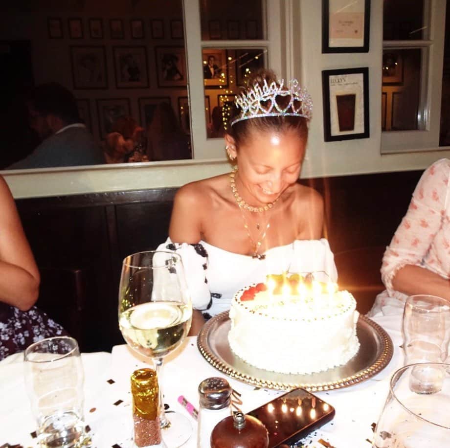 ニコール・リッチーのインスタグラム：「✨🎂✨」